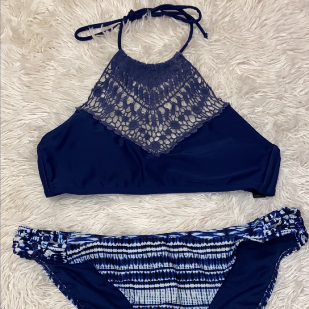 Ambrielle women’s bikini top size M bottoms size L